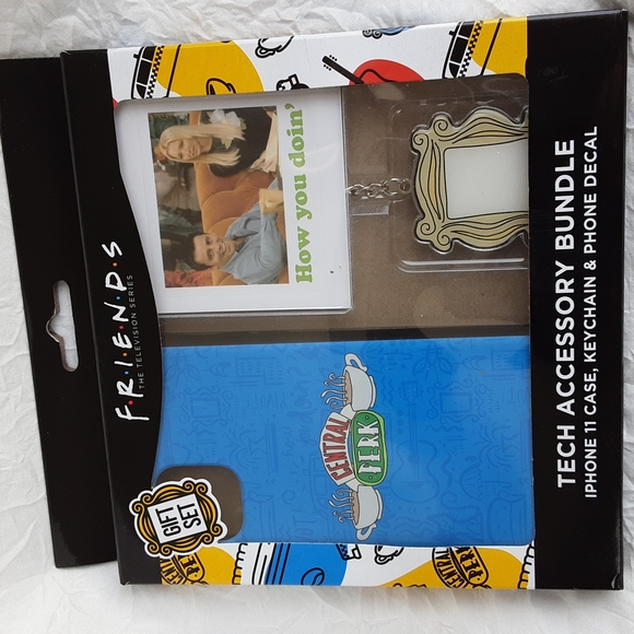 Friends Accessory Bundle - Picture 1 of 3